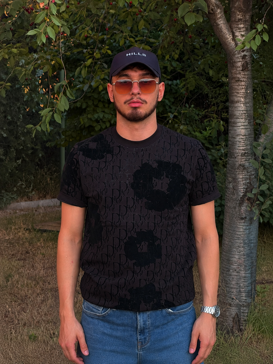 HILLS LABEL Monogram Desenli Premium Tişört – Siyah