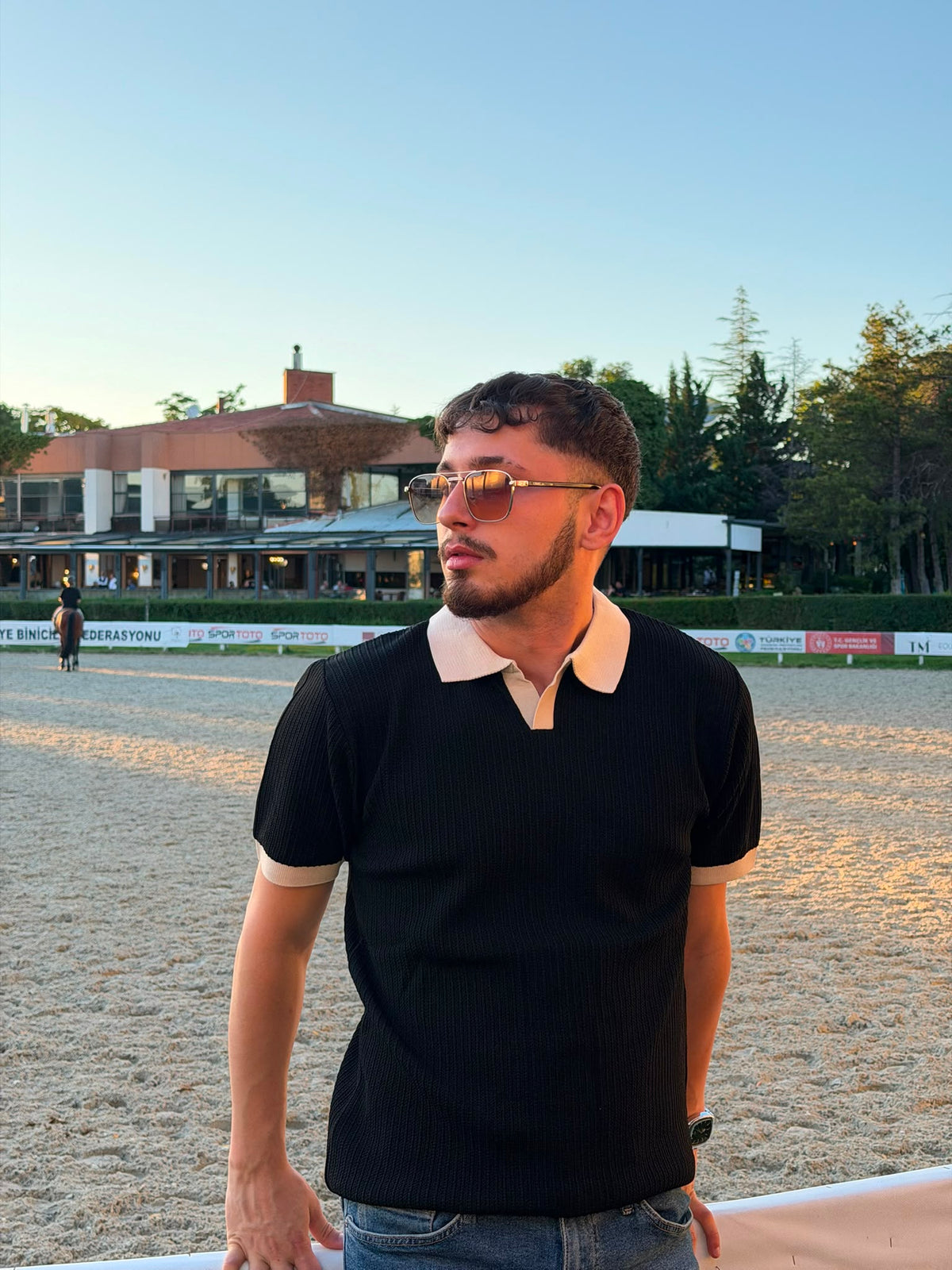 Siyah Kontrast Yaka Triko Polo Tişört